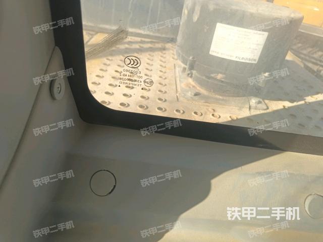 后窗玻璃角标（驾驶室部分）