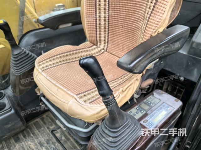 座椅右側(cè)控制臺(tái)/鑰匙門/油門/含右手柄（駕駛室部分）