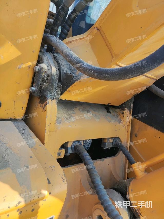 大臂根部?斜（工作和回轉(zhuǎn)裝置）