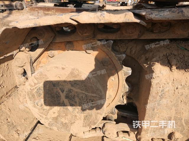 左驅(qū)動輪（行走機構(gòu)）