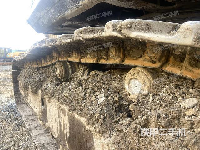 左驅(qū)動輪（行走機構(gòu)）