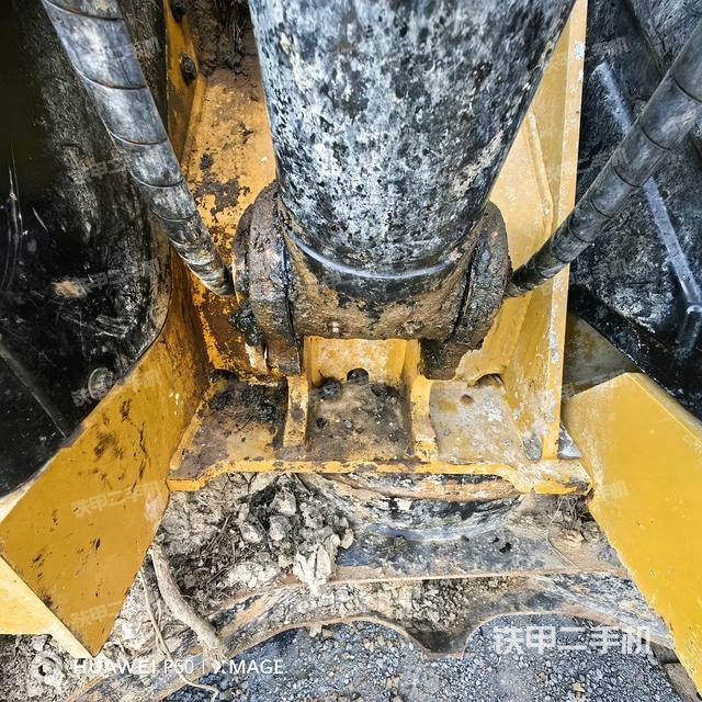 轉(zhuǎn)盤和下車架正前(工作和回轉(zhuǎn)裝置) 轉(zhuǎn)盤和下車架正前(工作和回轉(zhuǎn)裝置)