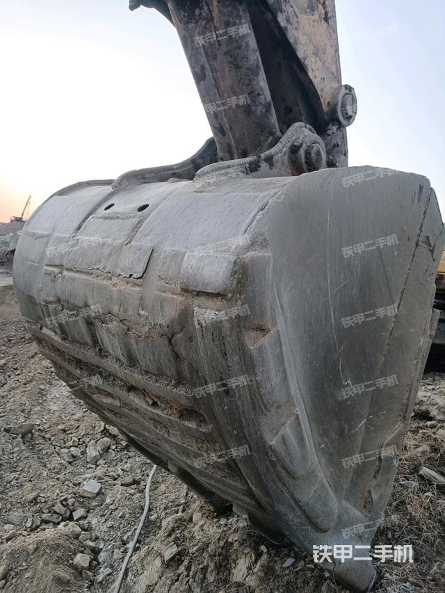 鏟斗右后整體（工作和回轉(zhuǎn)裝置）