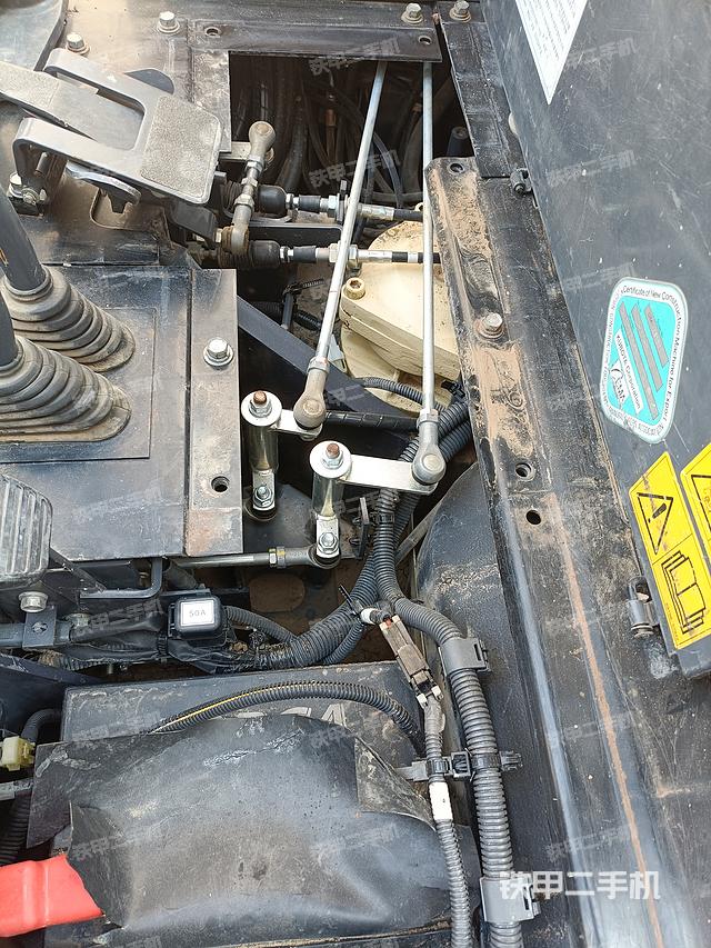 回转马达和主控阀（整机外观）