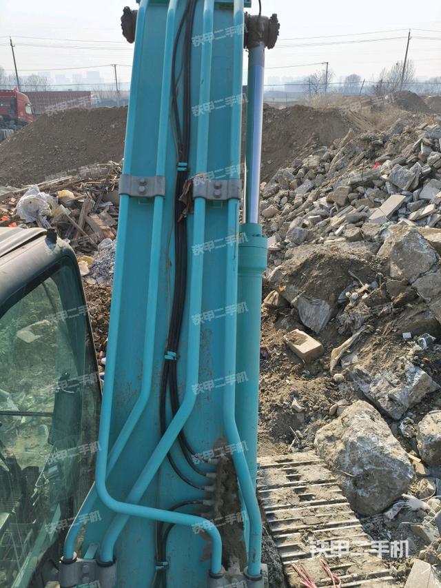 大臂背部俯視(工作和回轉(zhuǎn)裝置) 大臂背部俯視(工作和回轉(zhuǎn)裝置)