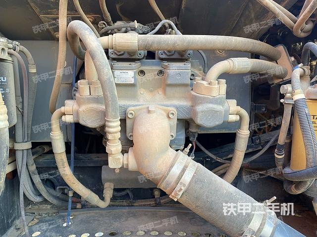 液壓泵斜45?右（大件艙室）