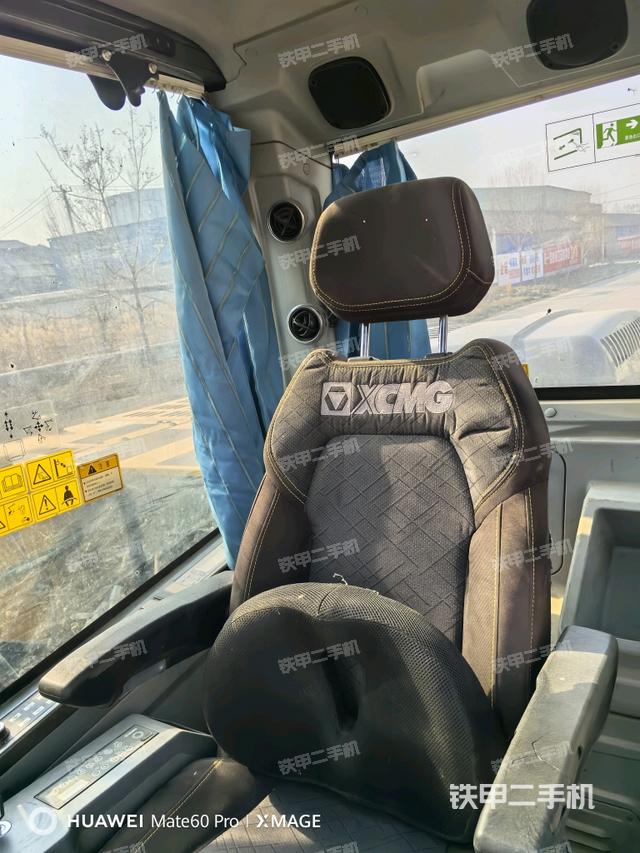 座椅右側(cè)控制臺(tái)/鑰匙門/油門/含右手柄（駕駛室部分）