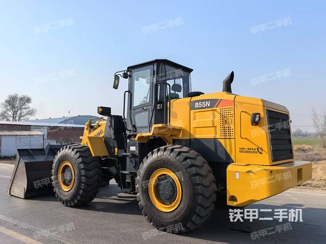 駕駛室工作臺(tái)(整機(jī)外觀及大件) 駕駛室工作臺(tái)(整機(jī)外觀及大件)