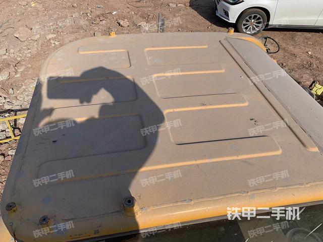 駕駛室頂部（整機外觀）