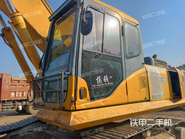 駕駛室左前45度（駕駛室部分）