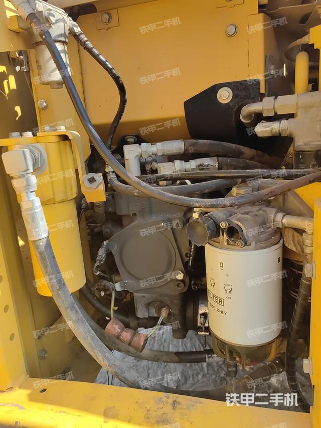 液壓泵艙室正面整體（整機(jī)外觀）