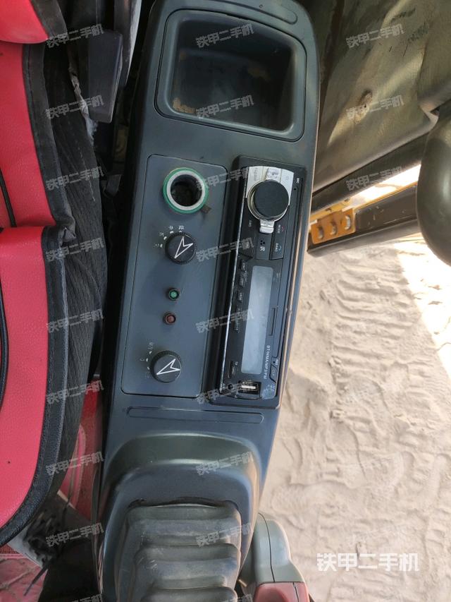 座椅左側(cè)控制臺(tái)/音響/含左手柄（駕駛室部分）