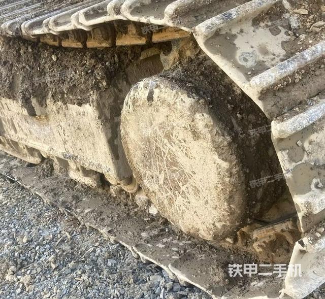 右驅(qū)動輪（行走機構(gòu)）