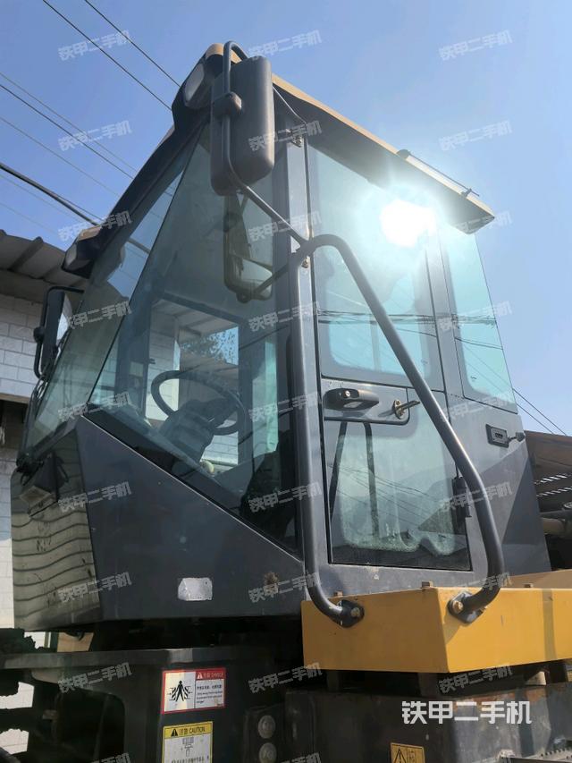 駕駛室正側(cè)（駕駛室部分）