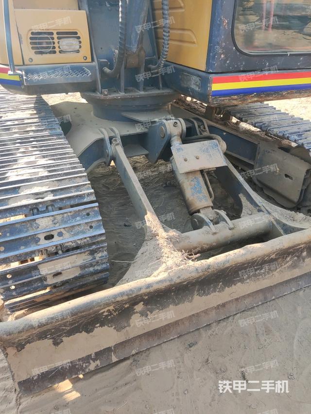 轉(zhuǎn)盤和下車架正前（工作和回轉(zhuǎn)裝置）