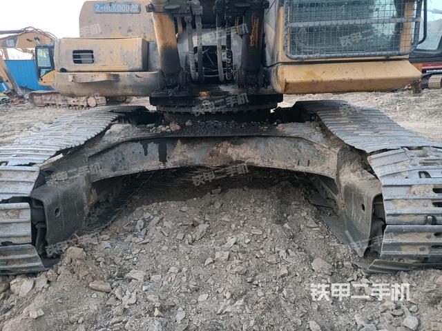 轉(zhuǎn)盤(pán)和下車(chē)架正前（工作和回轉(zhuǎn)裝置）