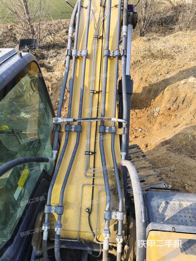 大臂背部俯視(工作和回轉(zhuǎn)裝置) 大臂背部俯視(工作和回轉(zhuǎn)裝置)