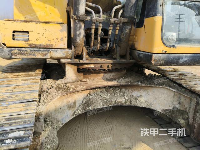 轉(zhuǎn)盤和下車架正前（工作和回轉(zhuǎn)裝置）