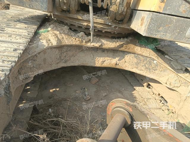 轉(zhuǎn)盤和下車架正前（工作和回轉(zhuǎn)裝置）