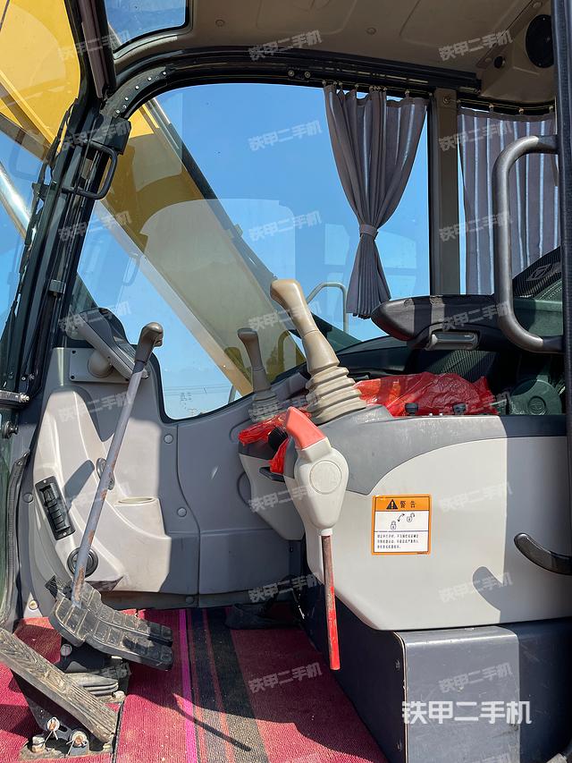 駕駛室整體（整機(jī)外觀）