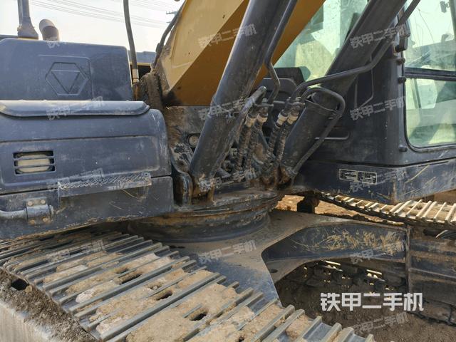 轉(zhuǎn)盤和下車架正前(工作和回轉(zhuǎn)裝置) 轉(zhuǎn)盤和下車架正前(工作和回轉(zhuǎn)裝置)