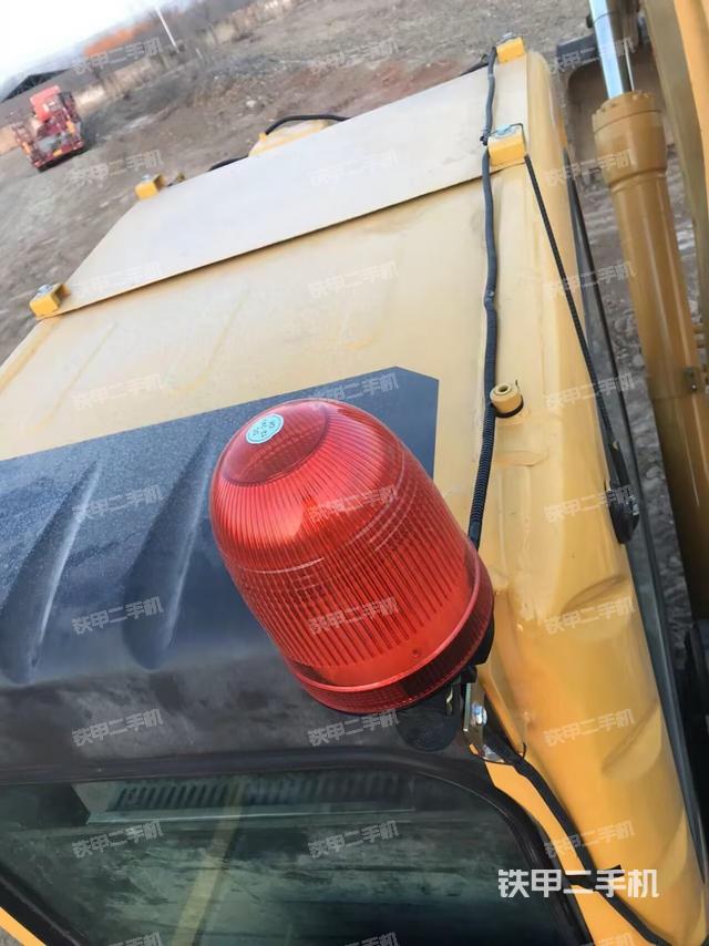 駕駛室頂部(整機外觀) 駕駛室頂部(整機外觀)