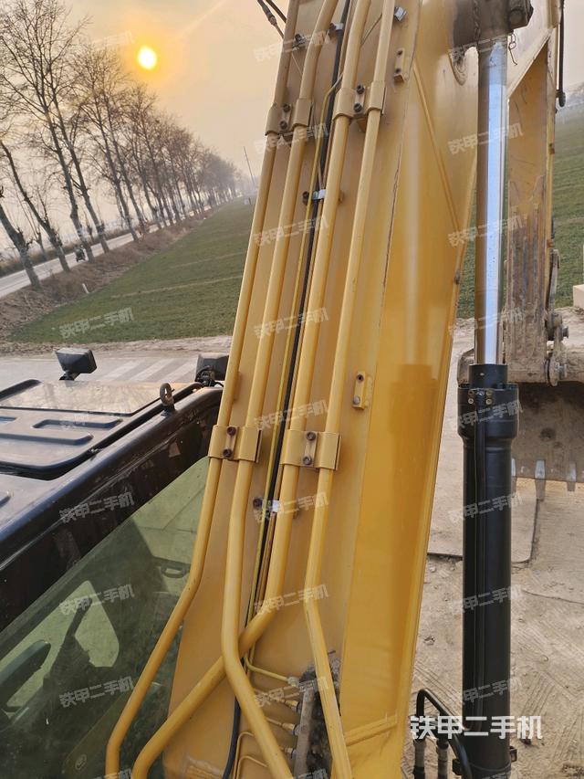 大臂背部俯視（工作和回轉(zhuǎn)裝置）