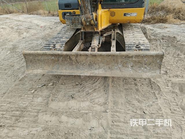 轉(zhuǎn)盤和下車架正前(工作和回轉(zhuǎn)裝置) 轉(zhuǎn)盤和下車架正前(工作和回轉(zhuǎn)裝置)