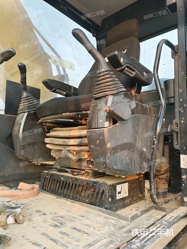 駕駛室正側(cè)（駕駛室部分）