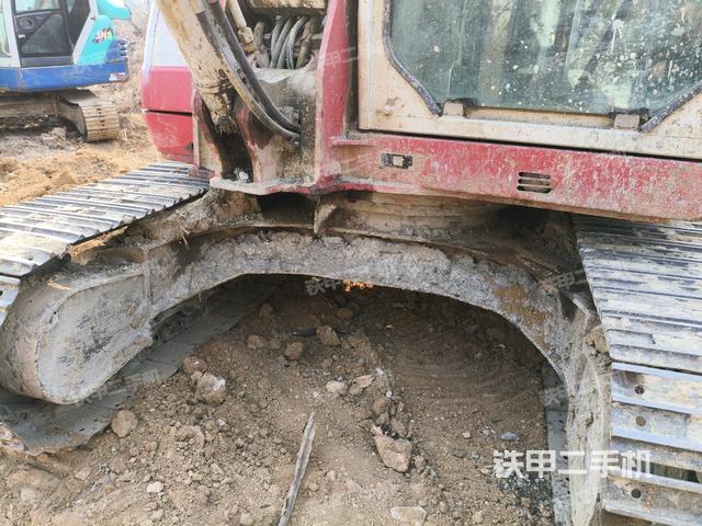 轉(zhuǎn)盤和下車架正前（工作和回轉(zhuǎn)裝置）