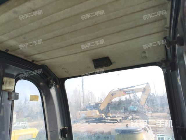 后窗玻璃角標(駕駛室部分) 后窗玻璃角標(駕駛室部分)