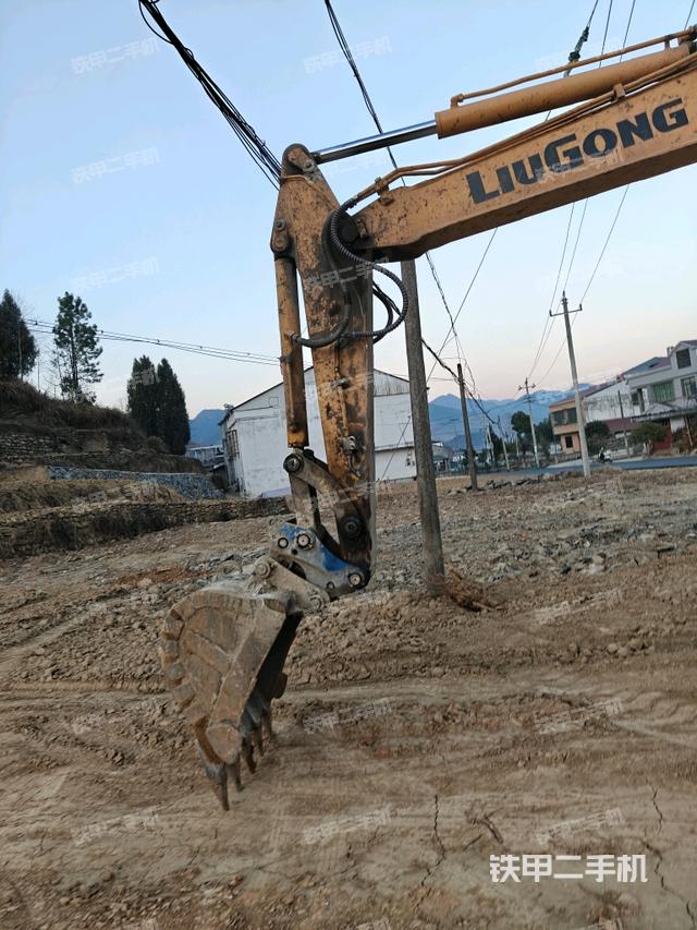 鏟斗45度(工作和回轉(zhuǎn)裝置) 鏟斗45度(工作和回轉(zhuǎn)裝置)