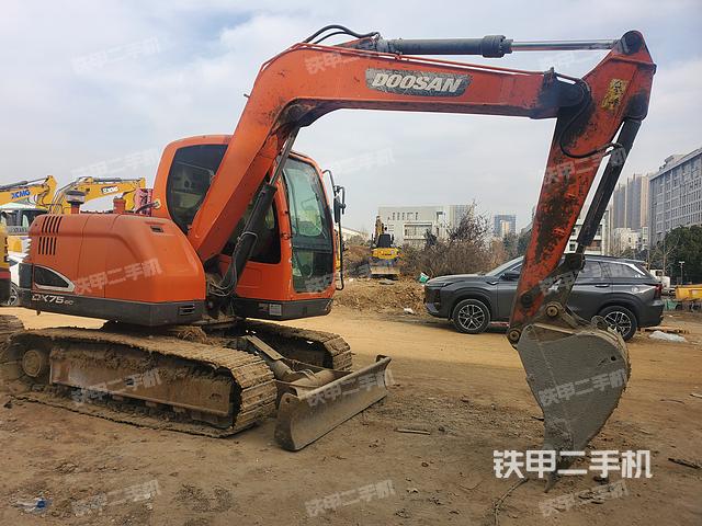 斗山DX75-9C挖掘机