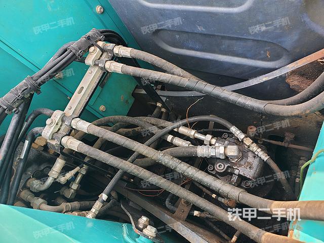 回转马达和主控阀（整机外观）