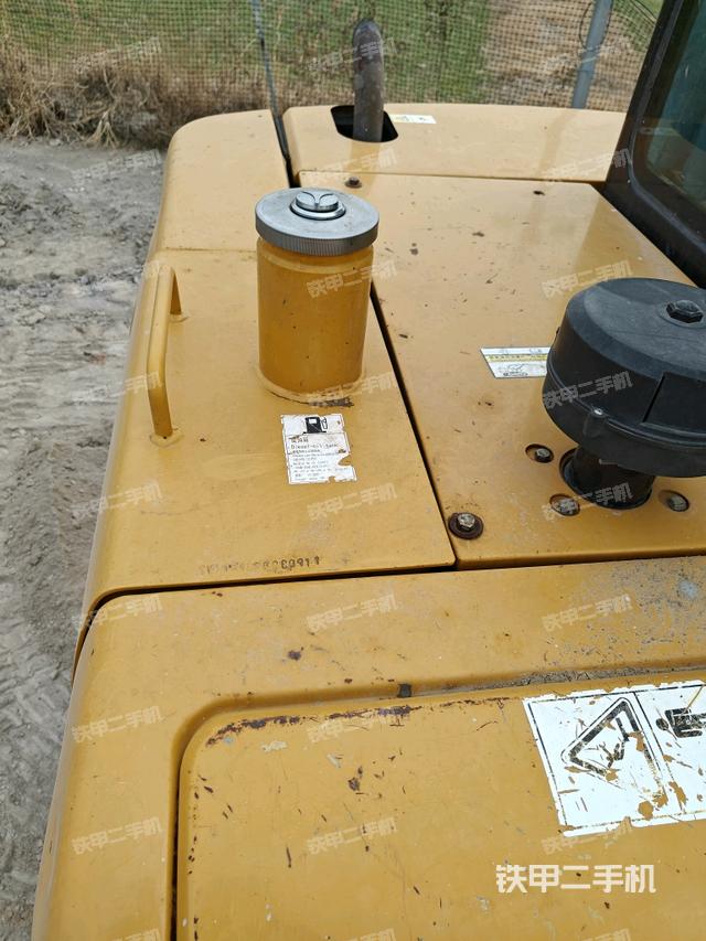 大臂根部?斜（工作和回轉(zhuǎn)裝置）