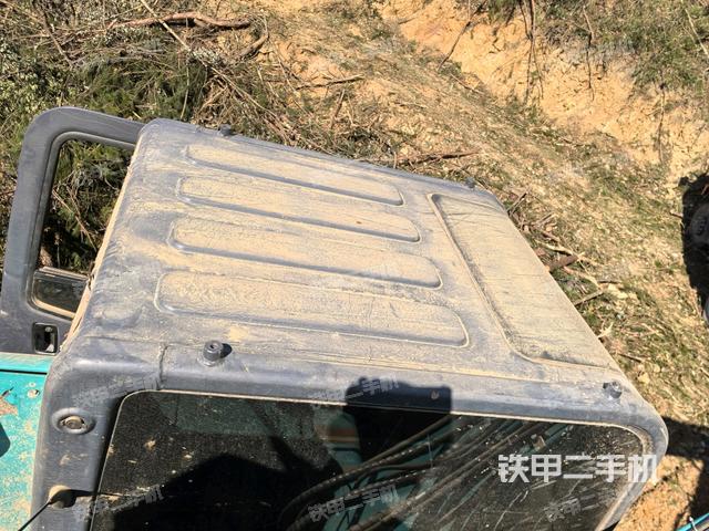 駕駛室頂部(整機外觀) 駕駛室頂部(整機外觀)