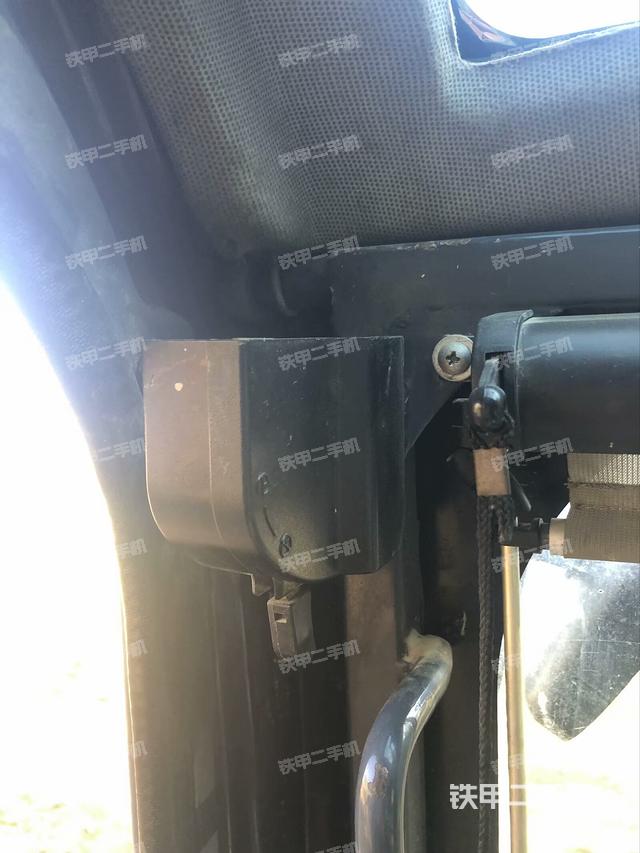 后窗玻璃角標(biāo)(駕駛室部分) 后窗玻璃角標(biāo)(駕駛室部分)