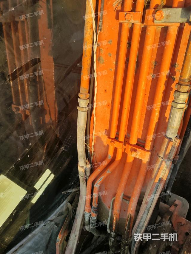 大臂背部俯視(工作和回轉(zhuǎn)裝置) 大臂背部俯視(工作和回轉(zhuǎn)裝置)