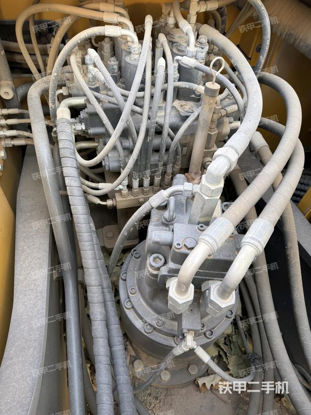 回轉(zhuǎn)馬達和主控閥（整機外觀）