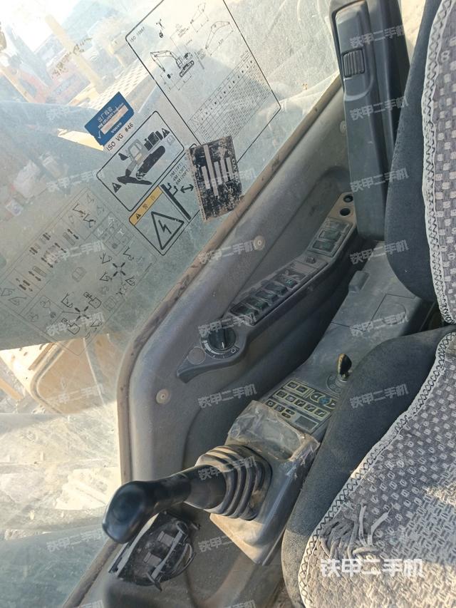 座椅右側(cè)控制臺(tái)/鑰匙門/油門/含右手柄（駕駛室部分）