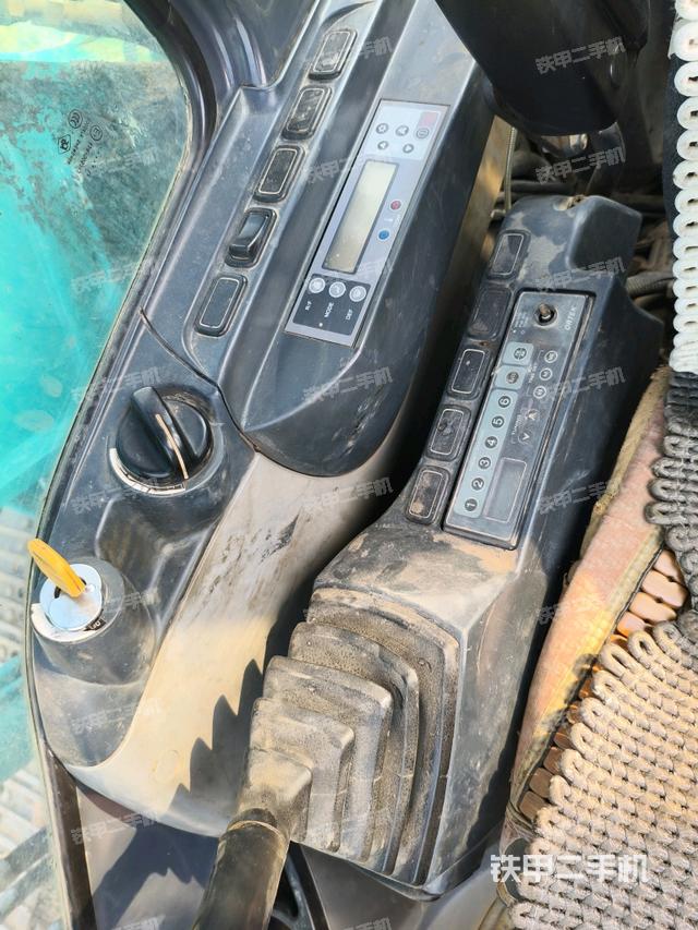 座椅左側控制臺/音響/含左手柄(駕駛室部分) 座椅左側控制臺/音響/含左手柄(駕駛室部分)