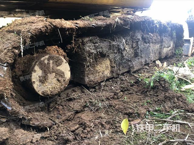 左側(cè)履帶整體?(行走機(jī)構(gòu)) 左側(cè)履帶整體?(行走機(jī)構(gòu))