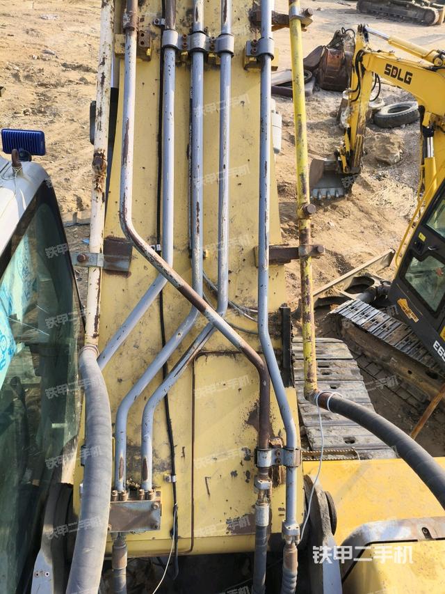 大臂背部俯視（工作和回轉(zhuǎn)裝置）