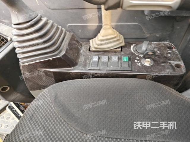 座椅右側(cè)控制臺/鑰匙門/油門/含右手柄（駕駛室部分）