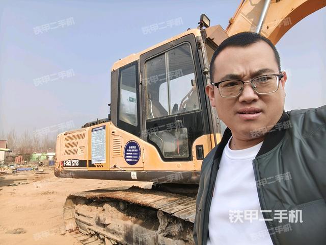 三一重工SY215C挖掘机的设备实拍-第1张实拍照片