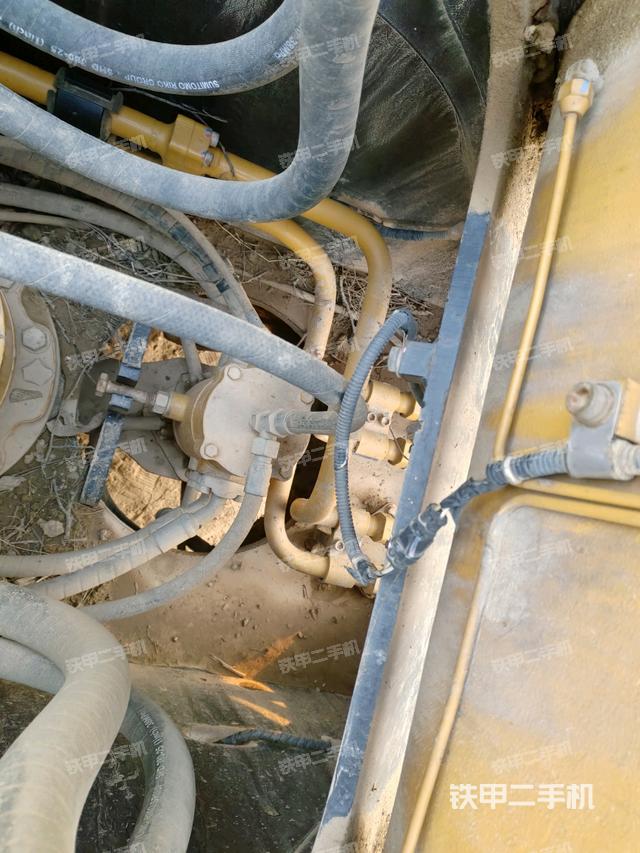 中央回轉(zhuǎn)接頭特寫（上車部件）