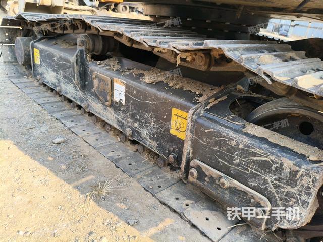 右側(cè)履帶整體?(行走機(jī)構(gòu)) 右側(cè)履帶整體?(行走機(jī)構(gòu))