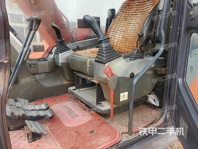 驾驶室整体（整机外观）