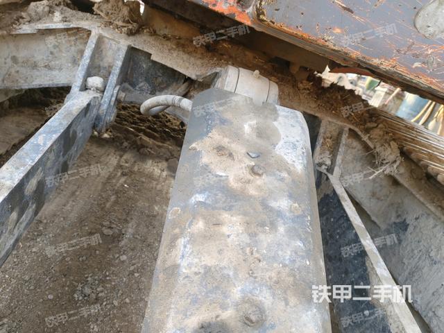 轉(zhuǎn)盤和下車架正前(工作和回轉(zhuǎn)裝置) 轉(zhuǎn)盤和下車架正前(工作和回轉(zhuǎn)裝置)