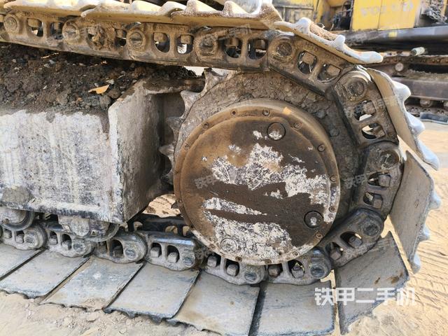 右驅(qū)動輪（行走機構(gòu)）